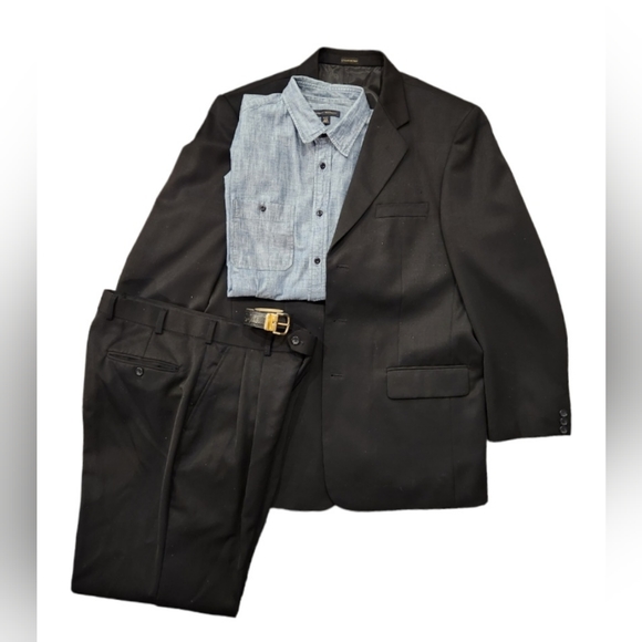 Banana Republic Men's Casual Button Down Shirt in Blue Jeans Color - Picture 3 of 12